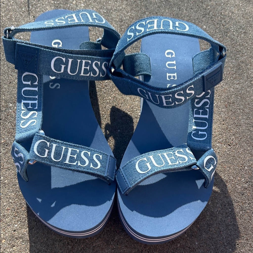 NEW ☀️🩴Guess Women's Avin Sandal size 9.5